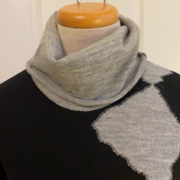 Black and grey argyle turtleneck- size S - Picture 5 of 8